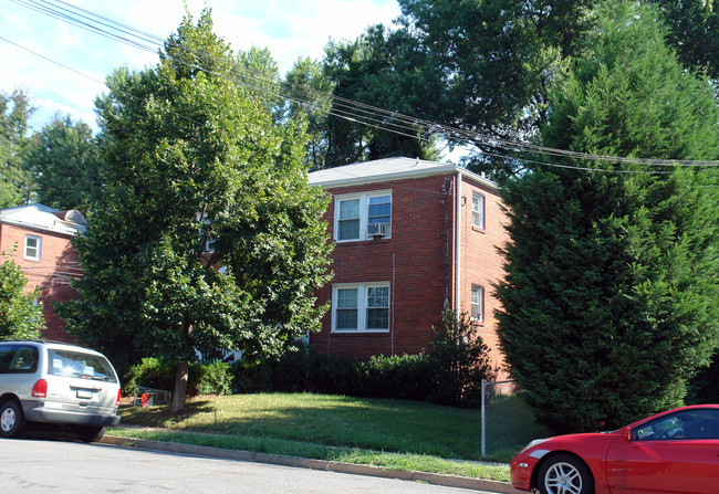 204 Gibson St in Falls Church, VA - Foto de edificio - Building Photo