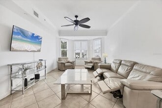 8111 Lakewood Main St in Lakewood Ranch, FL - Foto de edificio - Building Photo