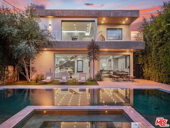 726 N Martel Ave in Los Angeles, CA - Foto de edificio - Building Photo