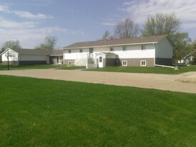 200 S Creek St, Unit #5 in Iroquois, SD - Building Photo
