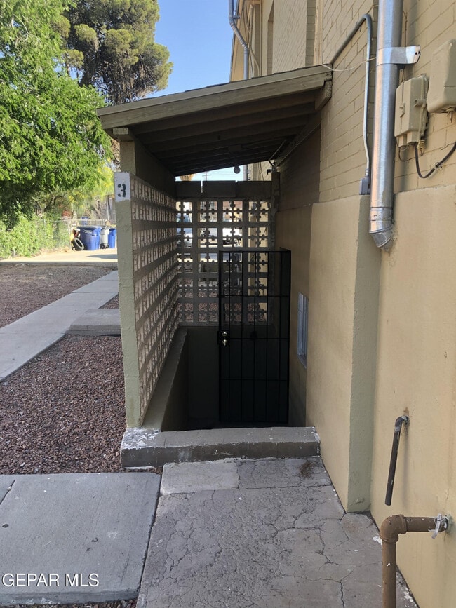 property at 3419 La Luz Ave