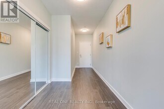 126 Simcoe St in Toronto, ON - Building Photo - Building Photo