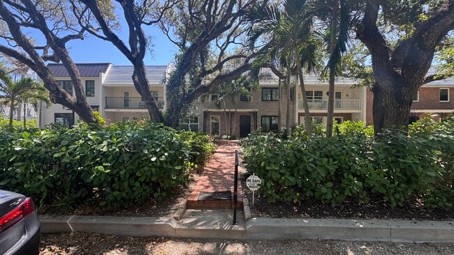 2704 Cardinal Dr in Vero Beach, FL - Building Photo - Building Photo