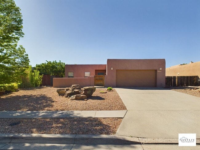 7526 Kachina Loop in Santa Fe, NM - Building Photo - Building Photo