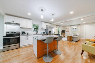 554 Oak Dr in Atlanta, GA - Building Photo - Building Photo