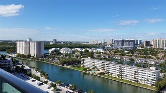100 Bayview Dr in Sunny Isles Beach, FL - Building Photo