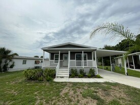 13124 Lemon Ave in Grand Island, FL - Building Photo