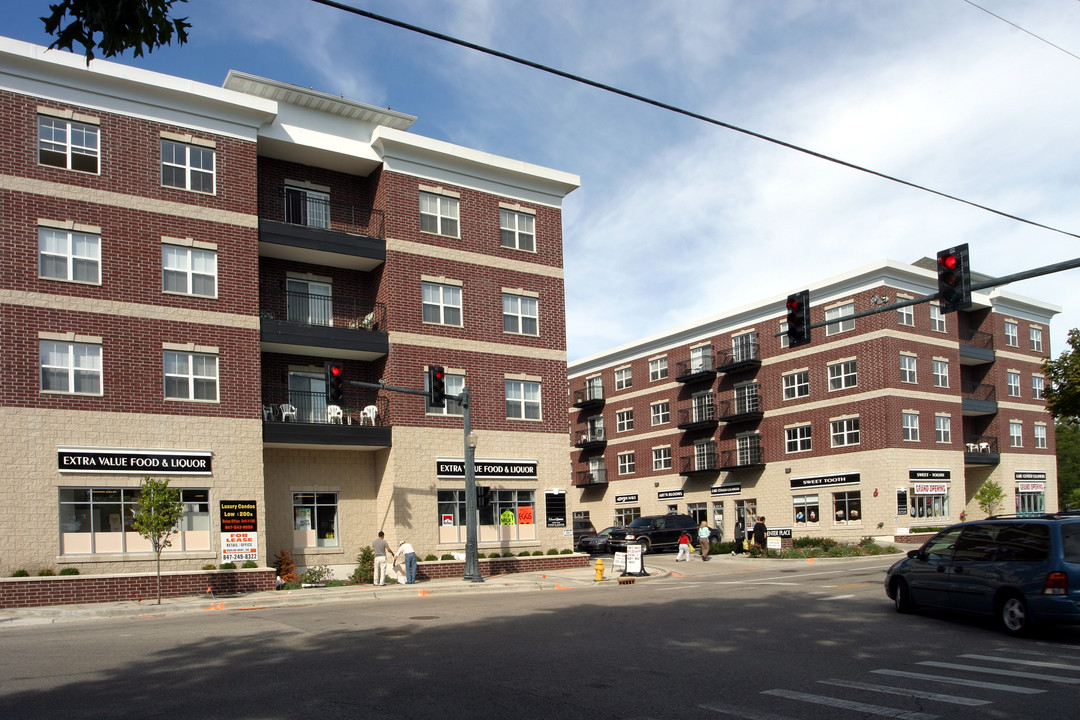 Lake Center Plaza in Grayslake, IL - Building Photo