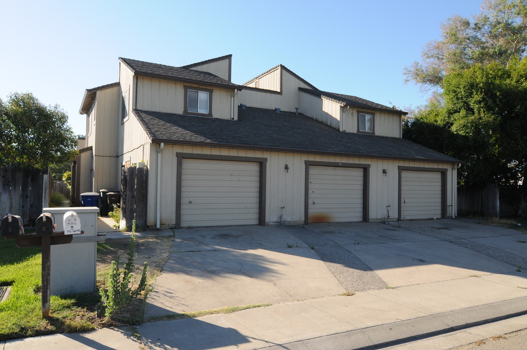 190 Sky Pl in Manteca, CA - Foto de edificio