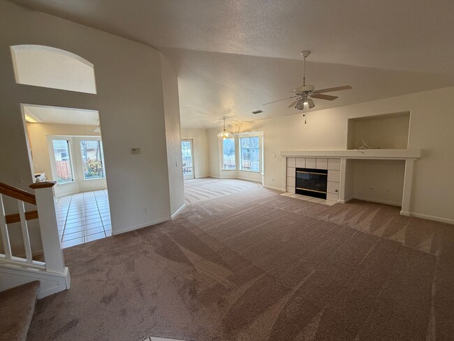 6500 Star Hawk Ct in Elk Grove, CA - Building Photo - Building Photo