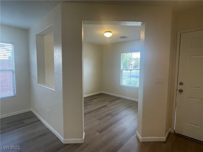 7080 Indian Head Ave in Las Vegas, NV - Foto de edificio - Building Photo