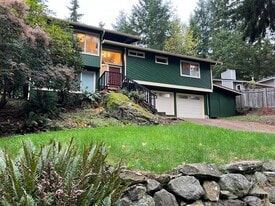 1451 Lahti Dr in Bellingham, WA - Building Photo