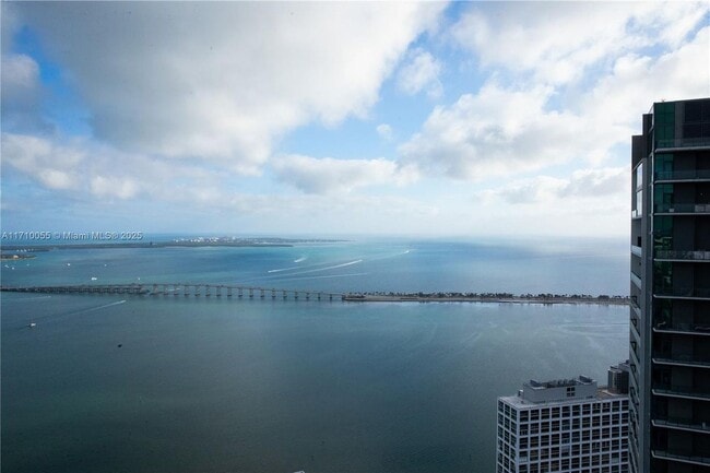 1425 Brickell Ave