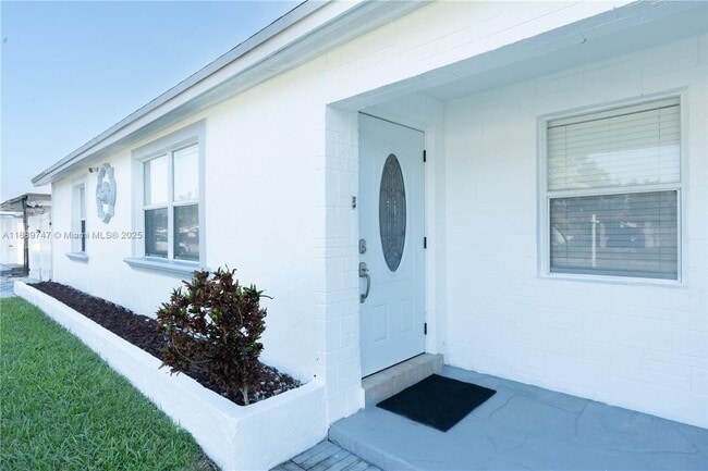 6390 Plunkett St in Hollywood, FL - Building Photo - Building Photo