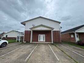 2412 Jefferson Ave, Unit 6 in Point Pleasant, WV - Building Photo