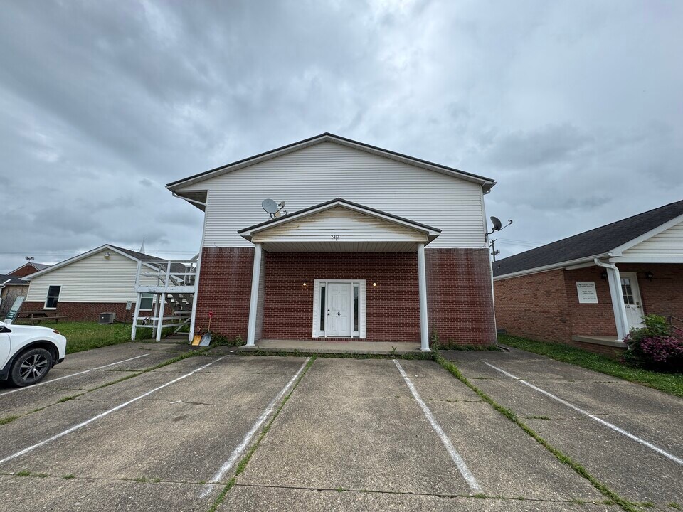 2412 Jefferson Ave, Unit 6 in Point Pleasant, WV - Building Photo