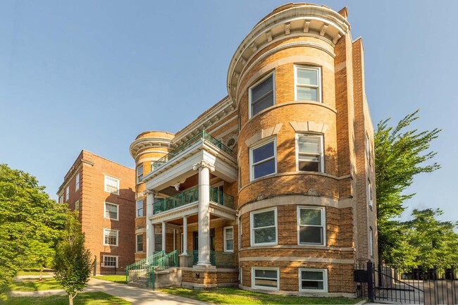 1358 E. 58th Street in Chicago, IL - Foto de edificio - Building Photo