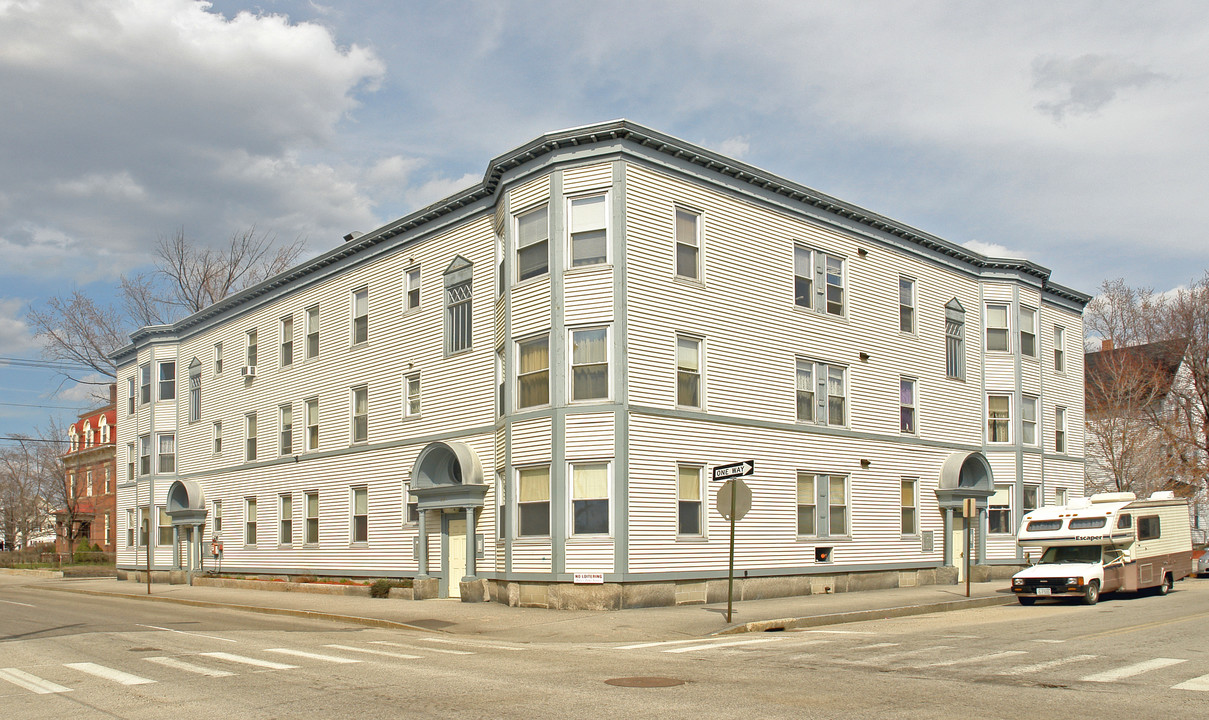 298 Cedar St in Manchester, NH - Building Photo