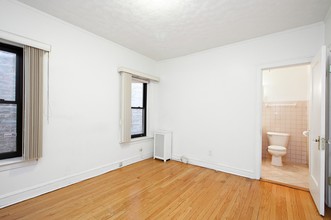 8014 S Vernon Ave in Chicago, IL - Building Photo - Interior Photo