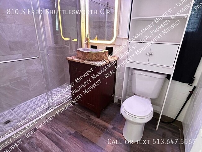 810 S Fred Shuttlesworth Cir in Cincinnati, OH - Building Photo - Building Photo