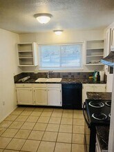 912 Woodview Dr in Granbury, TX - Foto de edificio - Building Photo