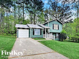 1998 Glenwood Downs Dr in Decatur, GA - Building Photo