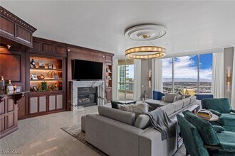 2877 Paradise Rd in Las Vegas, NV - Building Photo - Building Photo