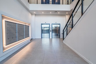 The Everett Marine & Kerr in Vancouver, BC - Building Photo - Lobby