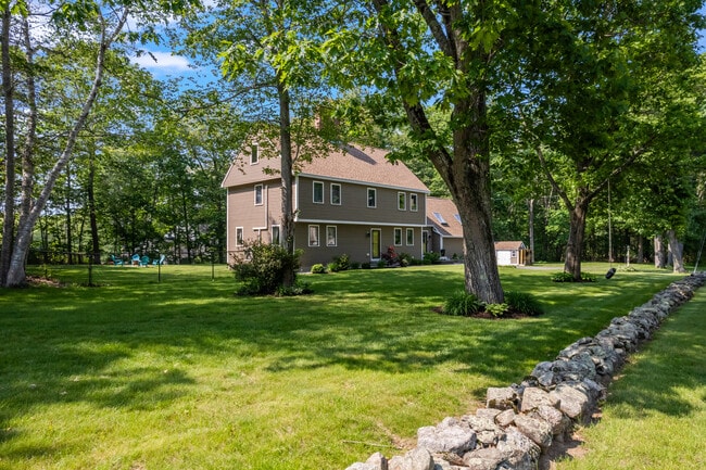 106 Fieldstone Estates Rd in York, ME - Building Photo - Building Photo