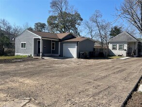 2508 S Texas Ave in Pearland, TX - Building Photo - Building Photo