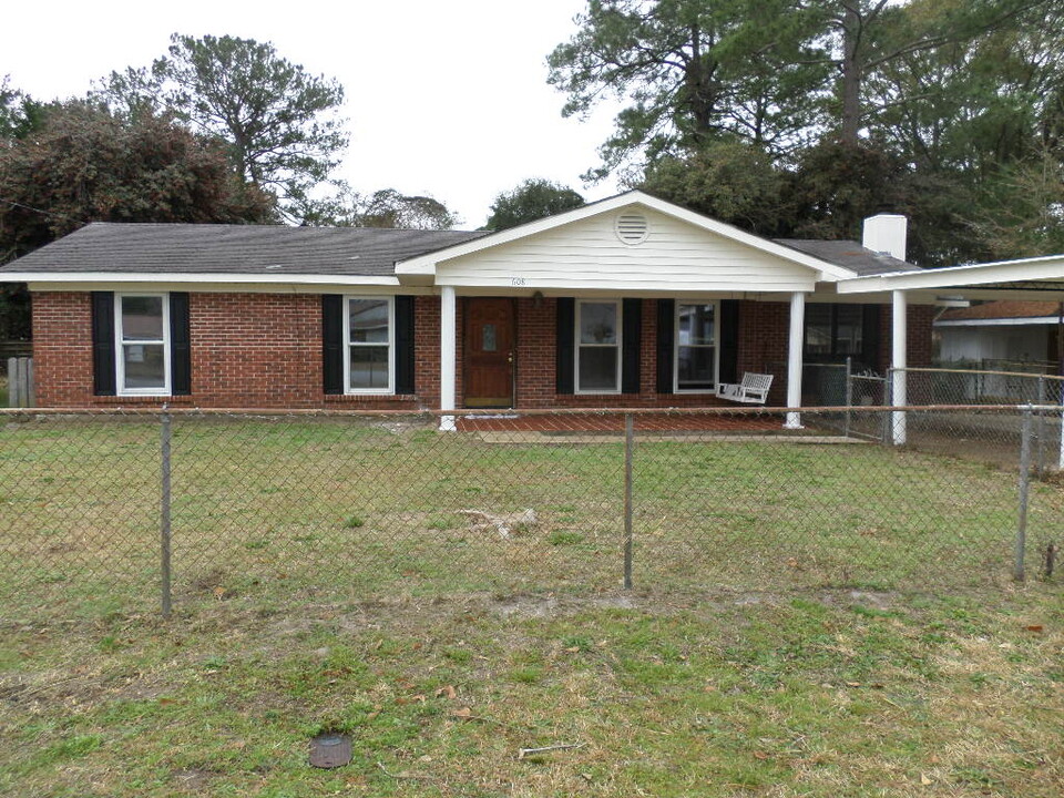 608 Palmetto St in Hinesville, GA - Building Photo