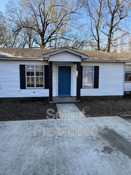 2215 Hurst Ln in Jonesboro, AR - Foto de edificio