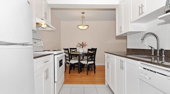 6111 Tisdall St in Vancouver, BC - Building Photo