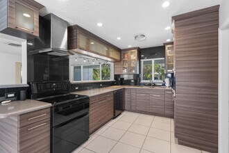 2333 SE 11th St in Pompano Beach, FL - Building Photo - Building Photo