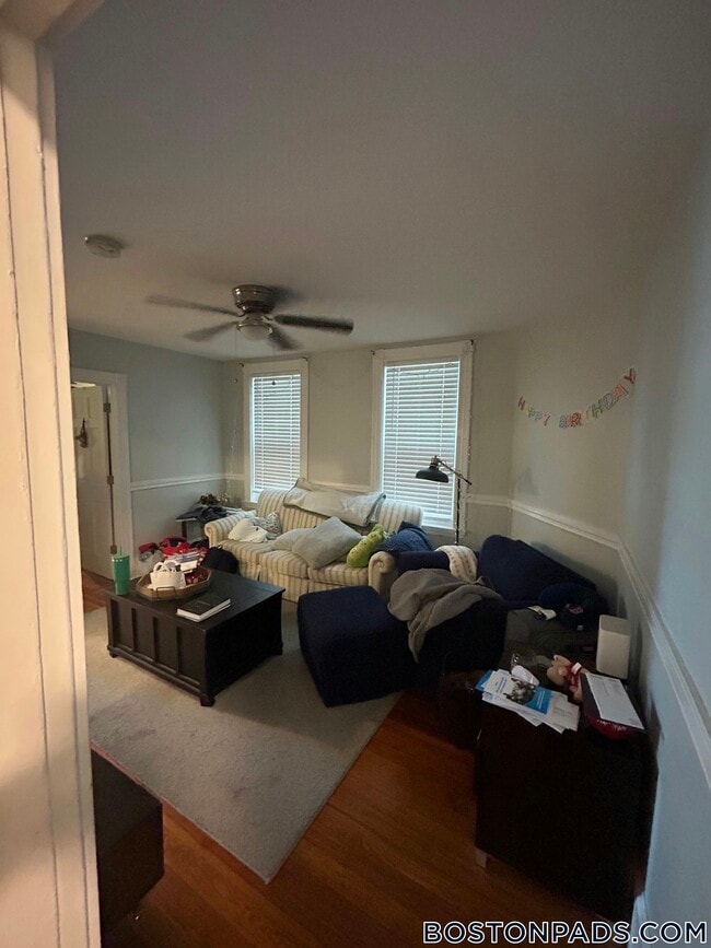 114 Falcon St, Unit 1 in Boston, MA - Foto de edificio - Building Photo