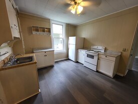 45 E High St, Unit 1W in Hummelstown, PA - Building Photo