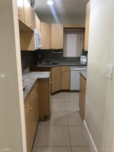 323 Menores Ave-Unit -# B in Coral Gables, FL - Building Photo - Building Photo