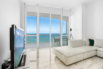 15901 Collins Ave, Unit 3303 in Sunny Isles Beach, FL - Building Photo - Building Photo