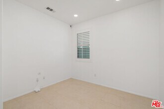 17053 Cantlay St in Los Angeles, CA - Building Photo - Building Photo