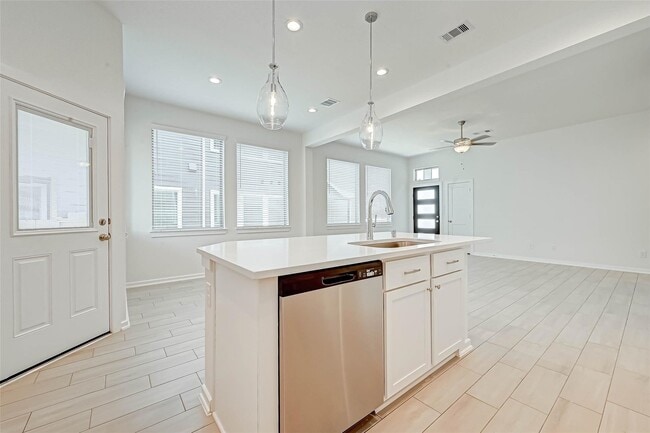 property at 580 Longleaf Pine Dr