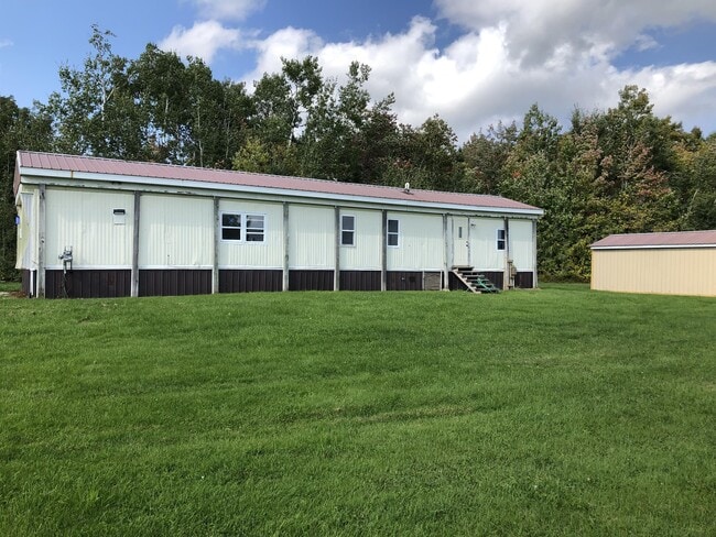 6118 S Kilackey Rd in Sault Ste. Marie, MI - Building Photo - Building Photo