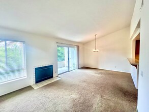 9995 Scripps Westview Wy in San Diego, CA - Building Photo - Building Photo