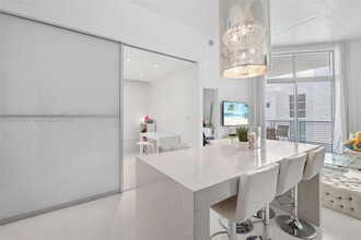 2001 Meridian Ave, Unit # 525 in Miami Beach, FL - Building Photo - Building Photo