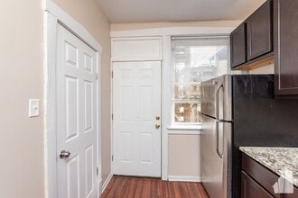 3751 W Sunnyside Ave in Chicago, IL - Foto de edificio - Building Photo