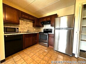 881 Broadway, Unit 65 in Everett, MA - Building Photo - Building Photo