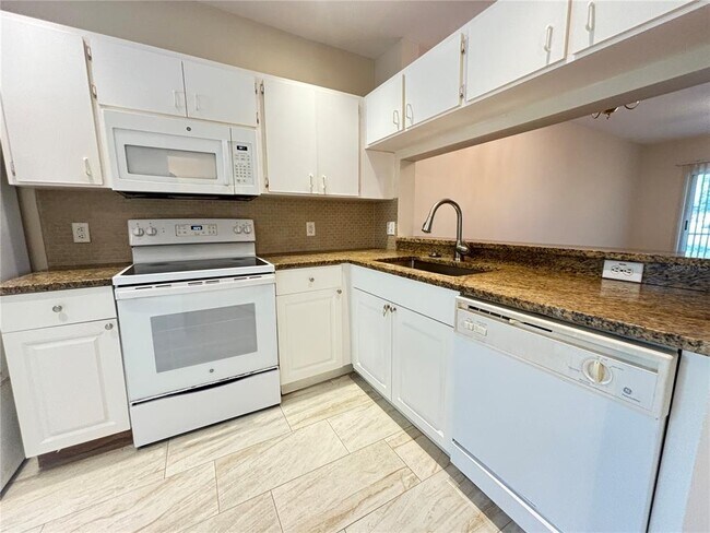 8522 Hunters Key Cir in Tampa, FL - Building Photo - Building Photo