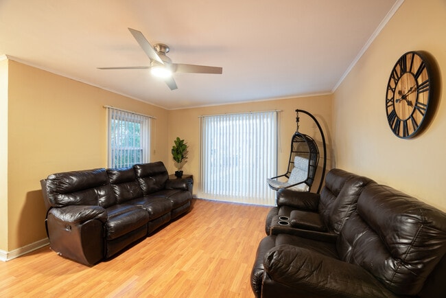 6415 Drake Ave in Lincolnwood, IL - Building Photo - Building Photo