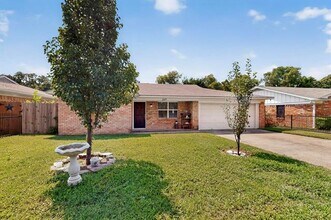 207 Longacre Ln in Dallas, TX - Building Photo - Building Photo