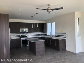 6437 W 86th Pl in Los Angeles, CA - Foto de edificio - Building Photo