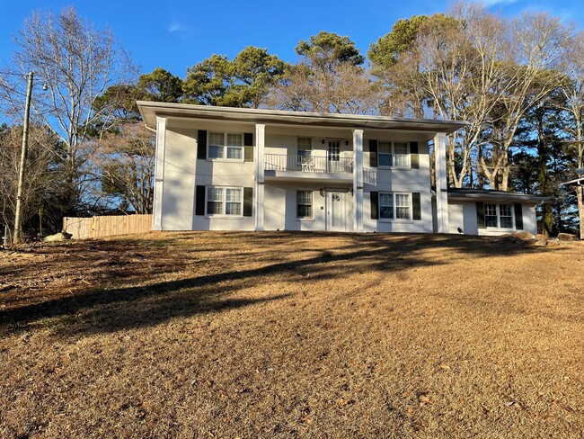 2495 Robin Hood Pl in Marietta, GA - Foto de edificio - Building Photo